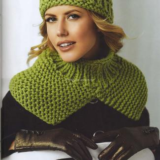 Зелена в'язана шапка з шарфом